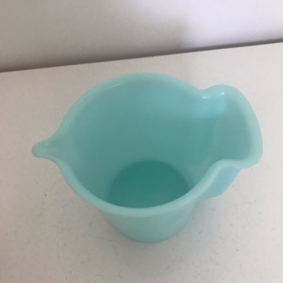 Tupperware Creamer - Picture 2 of 4